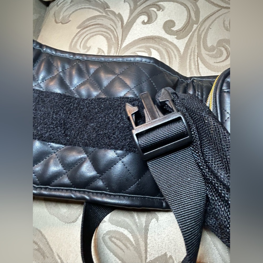 Quilted Black Faux Leather & Gold Accents Tush Baby, Baby/Child Carrier/Seat - Picture 14 of 16